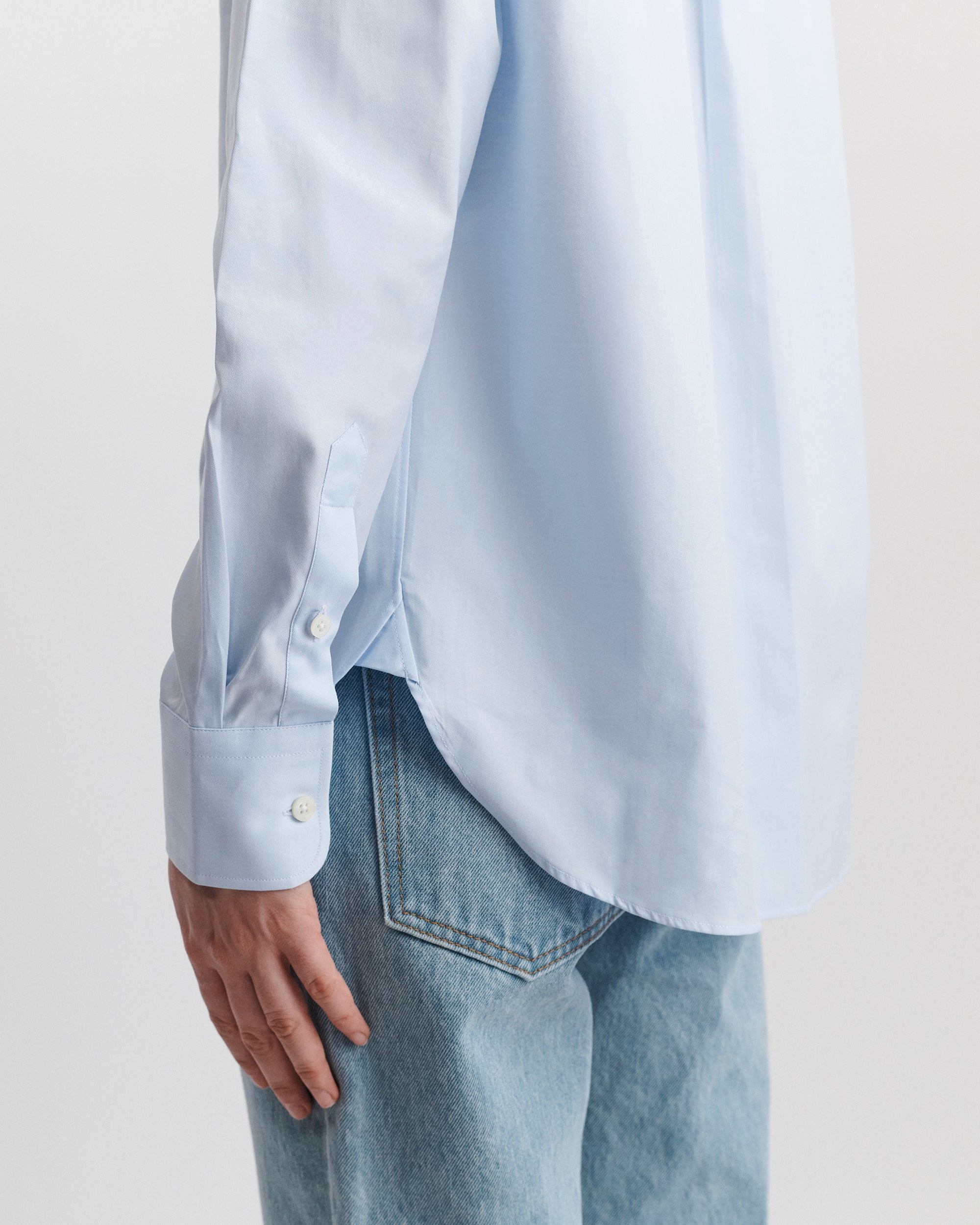 HOMMEgirls シャツ Classic Shirt in Chambray Blue – HOMMEGIRLS