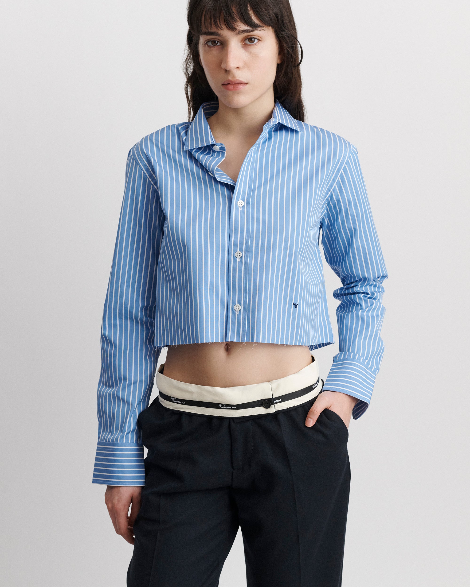 トップス CROPPED SHIRT IN MINI STRIPE hommegirls Cropped Shirt in Classic Stripe – HOMMEGIRLS