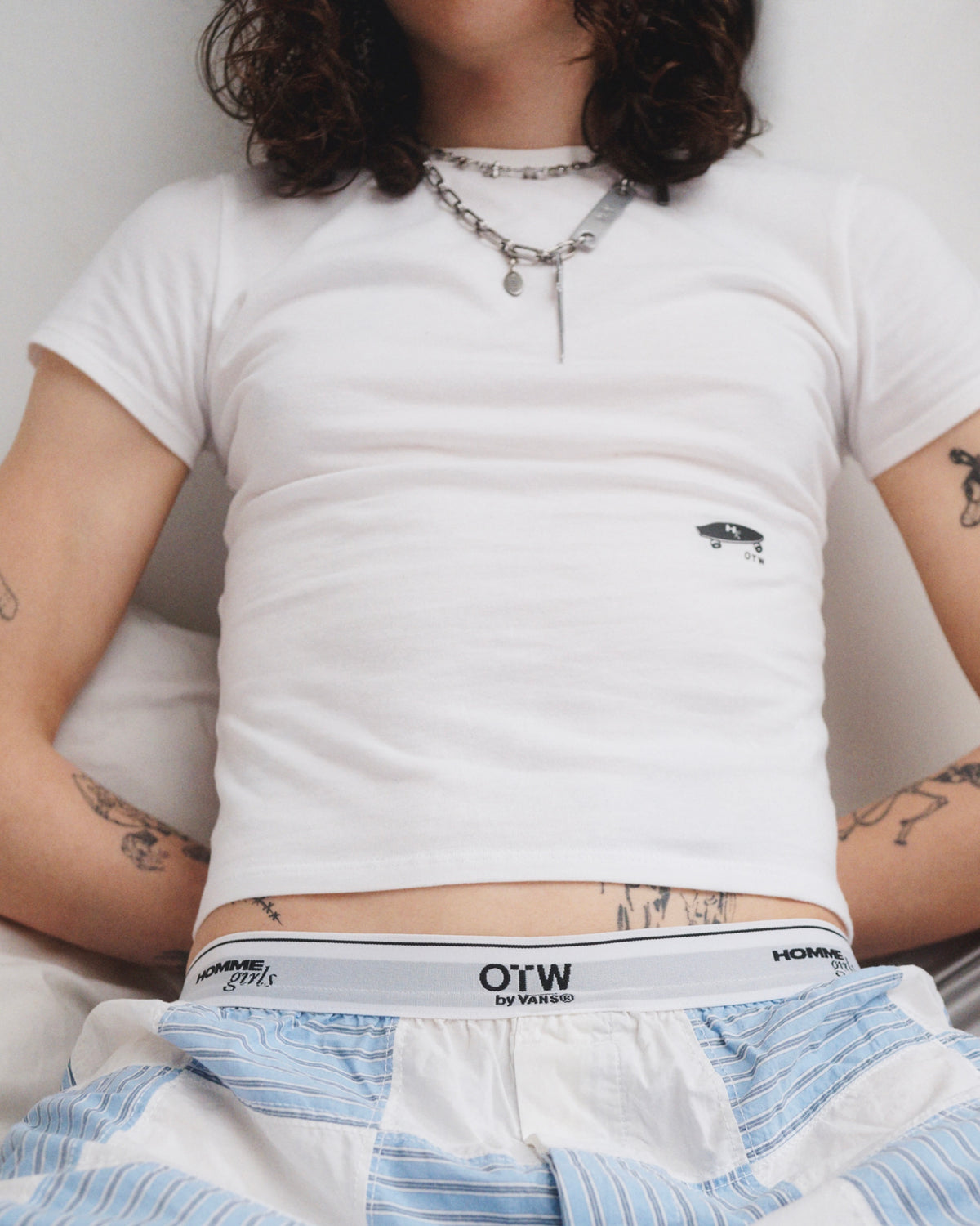 OTW HOMMEGIRLS Fitted Tee